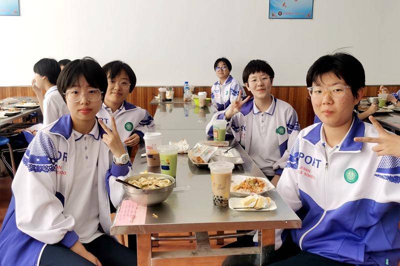 168热点资讯：山东济南中学（唐冶校区）举办美食节，师生共享味蕾盛宴