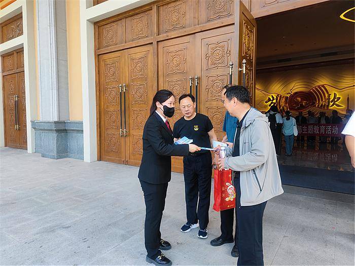 旅游:洪泽法院开展“中国旅游日”普法宣传
